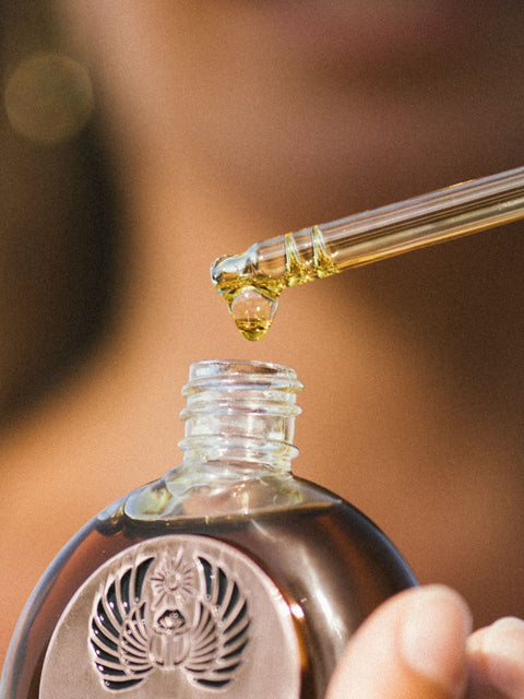 How Jojoba Oil Heals Both Acne And Dry Skin: A Skincare Adaptogen