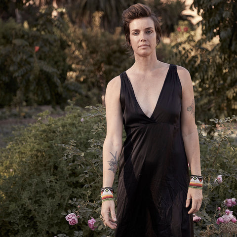 Sibyl in the garden, bare skin in daylight